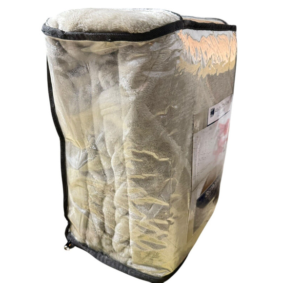 Luxurious Huntington Home King Gray Green Blanket Super Soft 100% Polyester NEW - Picture 3 of 10